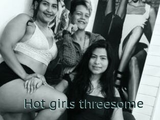Hot_girls_threesome