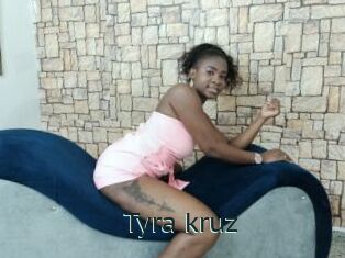 Tyra_kruz